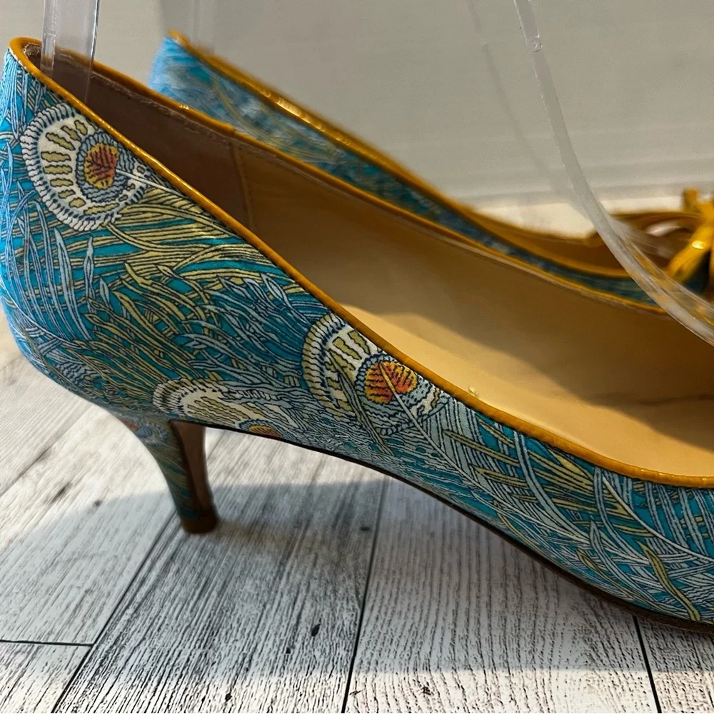 Butter by Lavorazione Artigiana Peacock Leather Bow Kitten Heel Size 7.5AA Italy
